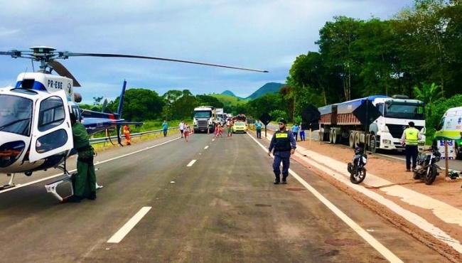 Motociclista fica gravemente em acidente na BR-101 e é resgate por helicóptero