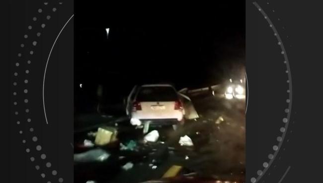 Motorista foge após acidente na BR-101, bate em ônibus e morre, em São Mateus, no ES