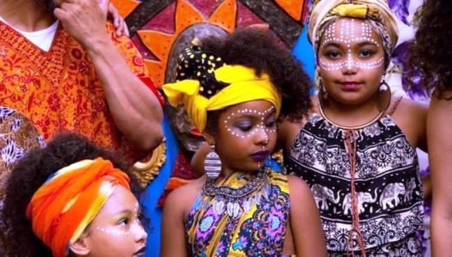 Movimento Meninas Crespas busca a valorização da cultura afro