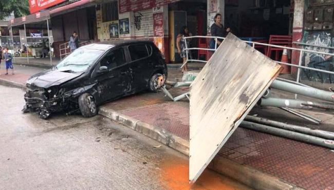 Mulher bate com o carro em ponto de ônibus e sai do veículo de calcinha em Vitória