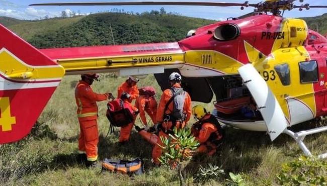 Mulher cai de altura de 10 metros em região de cachoeira em Itabirito (MG)