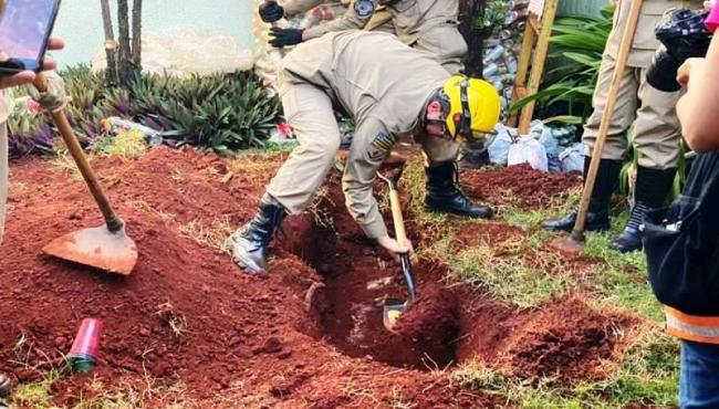 Mulher confessa ter matado marido e enterrado corpo no jardim de casa