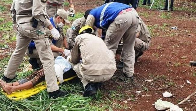 Mulher é agredida e abandonada em buraco com cerca de 3 metros de profundidade