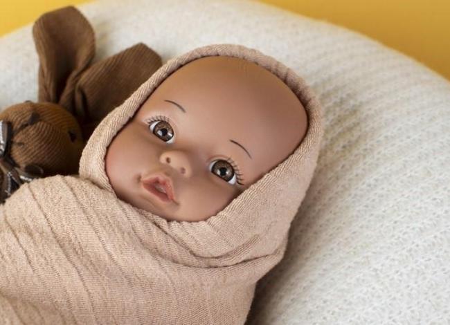 Mulher é denunciada e desiste de ação para licença de bebê reborn