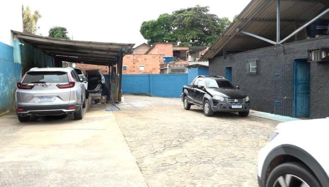 Mulher é encontrada morta e seminua dentro de lava a jato em Linhares, no ES