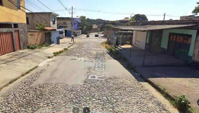 Mulher é flagrada fazendo sexo oral com filha de 1 ano no colo