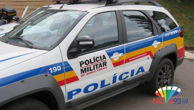 Mulher é vítima de feminicídio em MG; bebê é encontrado mamando no peito da mãe após o crime