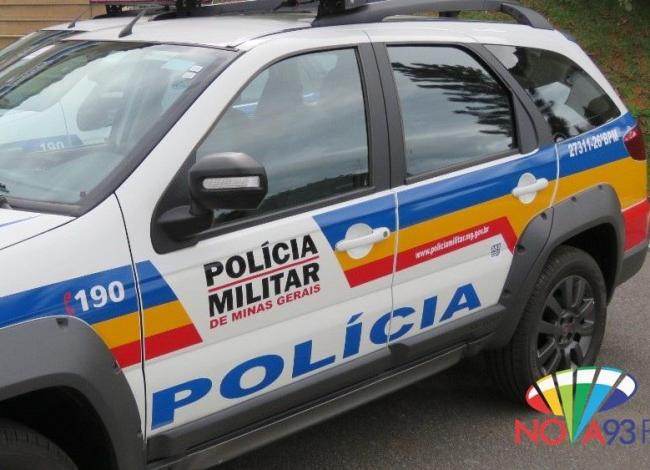 Mulher é vítima de feminicídio em MG; bebê é encontrado mamando no peito da mãe após o crime