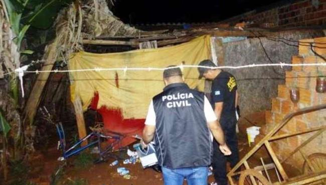Mulher mata marido e esconde roupa com sangue para enganar polícia