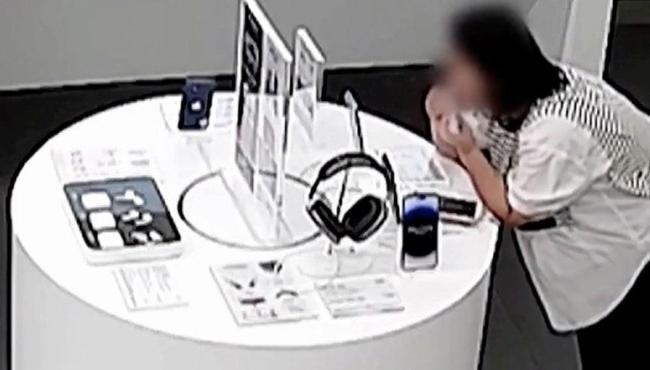 Mulher rói cabo de segurança e furta iPhone que custa R$ 8.599,00