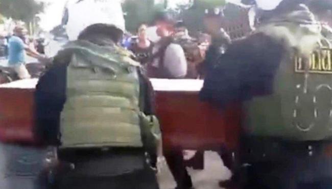Mulher se debate durante o próprio funeral, é levada ao hospital e morre ‘de novo’