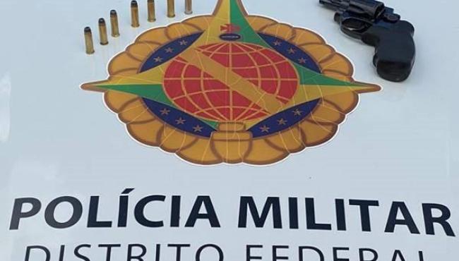 Mulher suspeita de tentativa de homicídio solta cachorros contra PMs