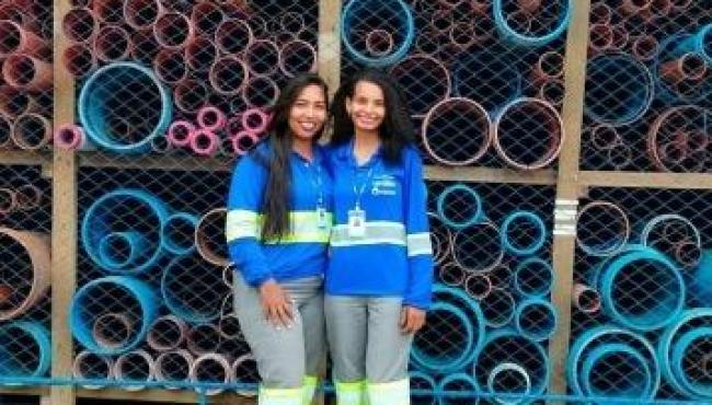 Mulheres encanadoras abrem caminho para novas profissões