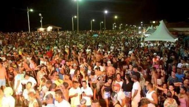 Multidão toma conta de Conceição da Barra e transforma cidade em epicentro do Carnaval no Espírito Santo