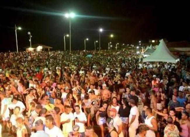Multidão toma conta de Conceição da Barra e transforma cidade em epicentro do Carnaval no Espírito Santo