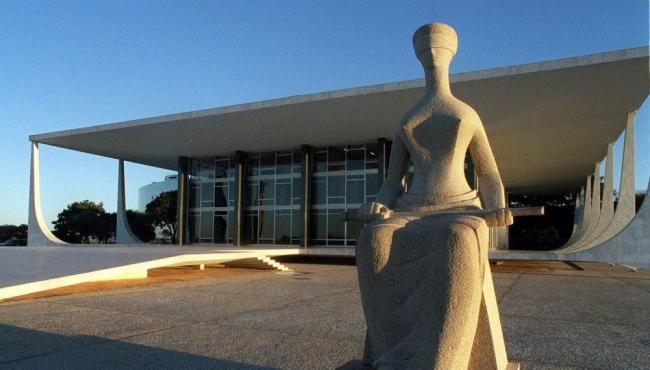 Município não pode assinar contrato com parente de agente público