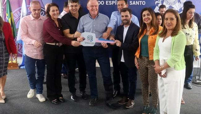 Municípios das microrregiões Rio Doce, Centro-Oeste e Noroeste do ES recebem equipamentos e vans para transporte