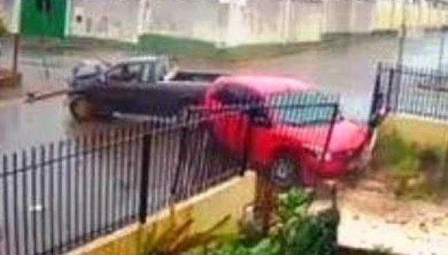 Muro de casa é atingido 2 vezes em intervalo de 4 dias