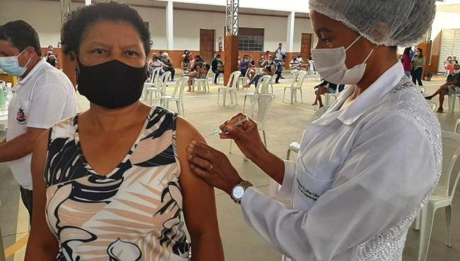 Mutirão de vacinação contra Covid-19 acontece em 53 cidades do ES, nesta sexta (18) e sábado (19)
