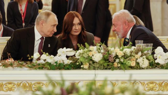 Na Rússia, Lula participa de jantar no Kremlin ao lado de Putin