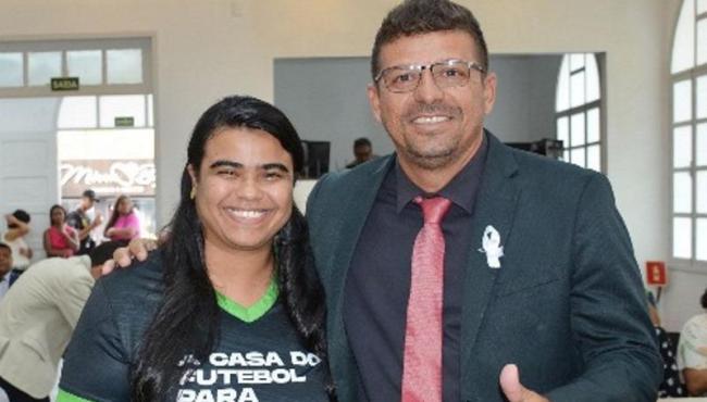 Na Tribuna Livre, Jéssica, do Projeto Harpia FC, promove o futebol feminino, em São Mateus, ES