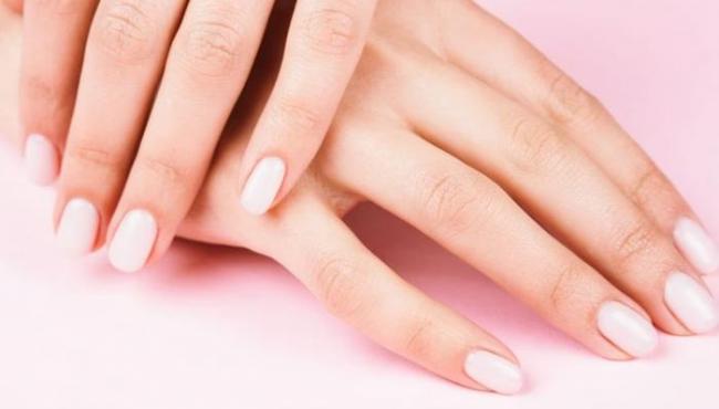 Não fazer as unhas é a nova tendência de beleza; conheça o nonicure