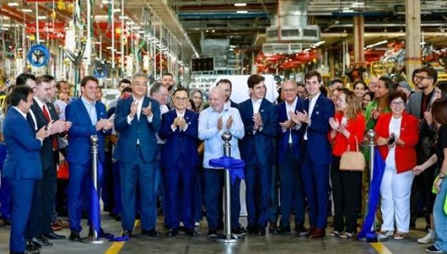 “Não tem coisa mais gratificante do que a economia oferecer ao povo crescimento, emprego e dignidade”, diz Lula, ao visitar montadora em Anápolis, GO