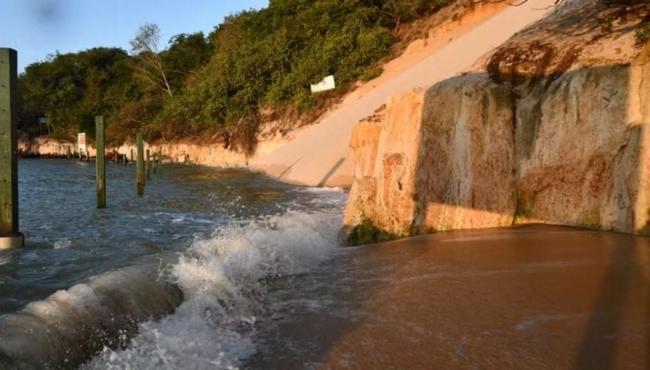 Natal no RN tem praias turísticas interditadas e decreta emergência devido ao avanço do mar