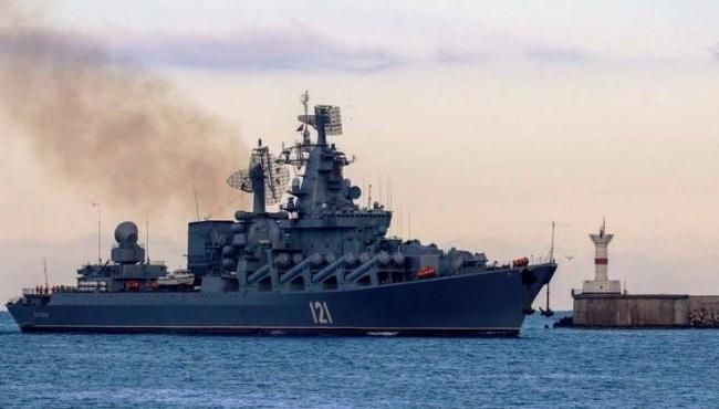 Navio de guerra russo é ‘seriamente danificado’ após explosão