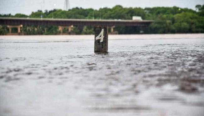 Nível do Rio Doce chega a 4 metros em Linhares e Defesa Civil continua em alerta