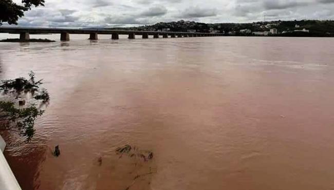 Nível do Rio Doce diminui gradativamente e tranquiliza população em Colatina