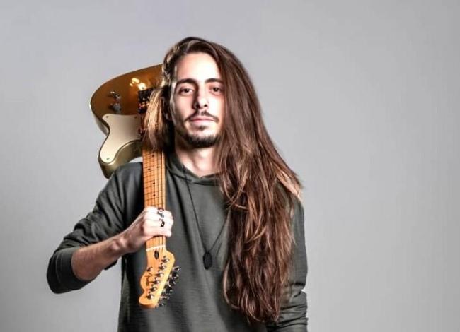 No Dia Internacional da Música, a história de coragem e paixão do cantor do ES, Anthony Altoé inspira e emociona