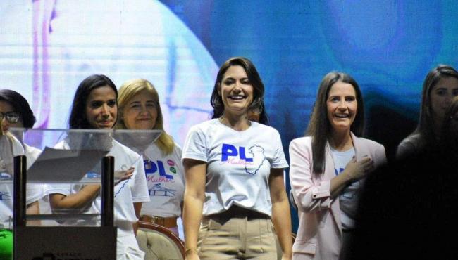 No ES, Michelle Bolsonaro dá posse a presidentes de partido e ironiza tentativa de golpe de Estado