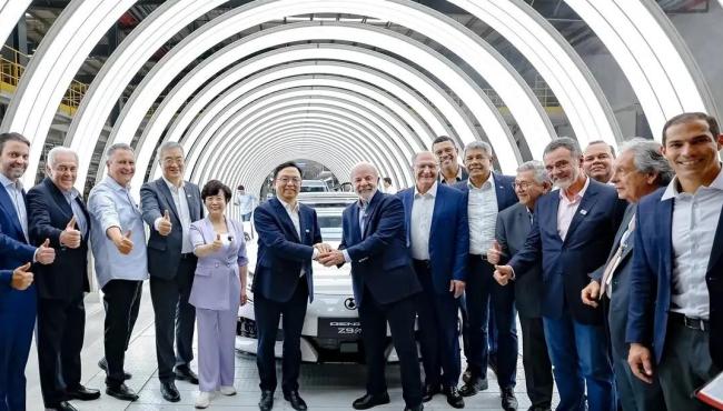 Nova fábrica de carros elétricos mostra confiança no Brasil, diz Lula