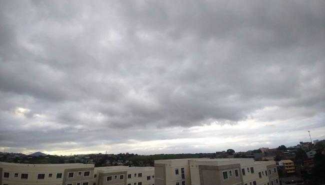 Nova frente fria traz nebulosidade e pode chover em parte do ES nesta quinta-feira (13)