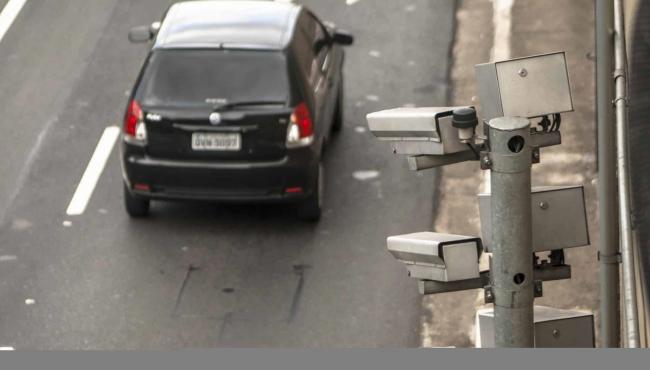 Novo dispositivo “apaga” placa do carro para evitar multas