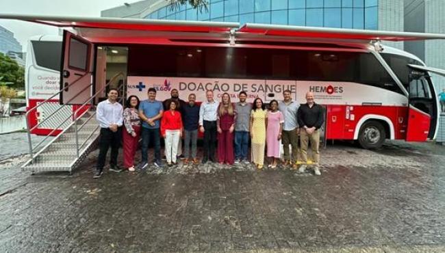 Novo ônibus do Hemoes com cadeiras automáticas tem capacidade para atender 120 doadores por dia