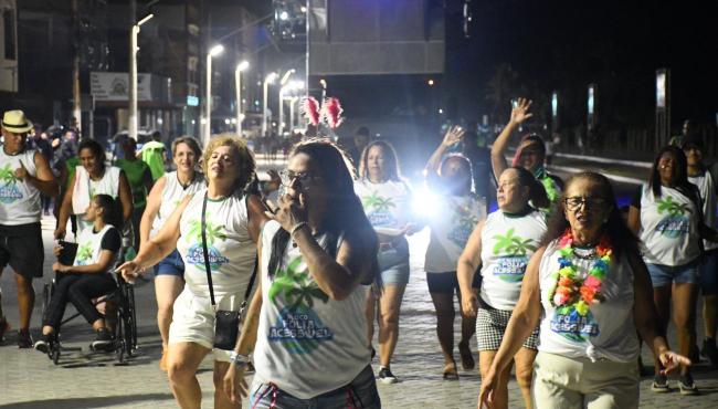 O abre alas do Carnaval de Guriri, em São Mateus no ES foi daquele jeito