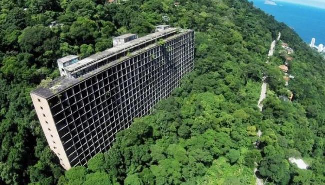 O esqueleto de hotel de luxo escondido há 70 anos na Floresta da Tijuca, no Rio