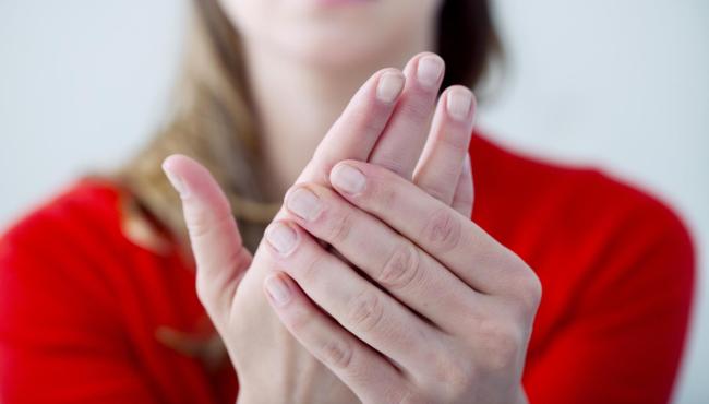 O que significa quando as mãos de uma pessoa estão sempre frias, de acordo com especialista