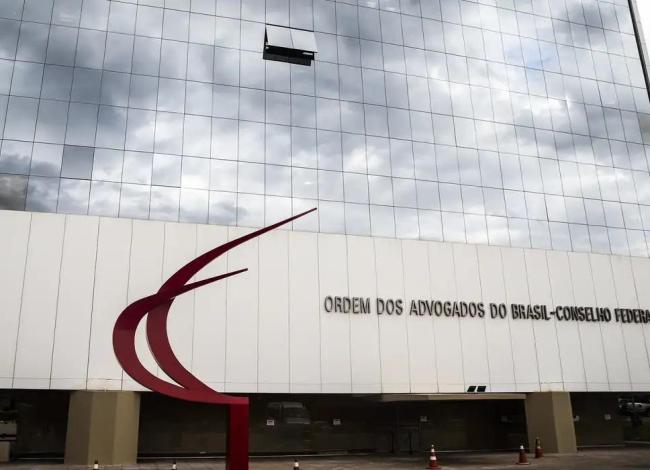 OAB pede que STF autorize comunicação entre Flávio e Jair Bolsonaro