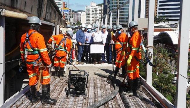 Obras avançam na Terceira Ponte e ciclovia começa a receber o concreto no piso