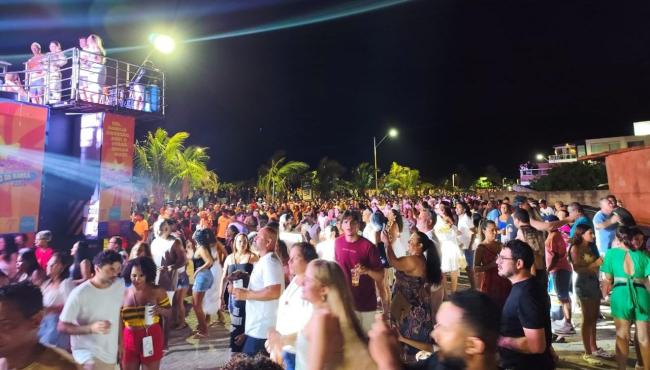 Olodum arrasta multidão, impulsiona turismo e aquece economia durante o verão em Conceição da Barra, no ES