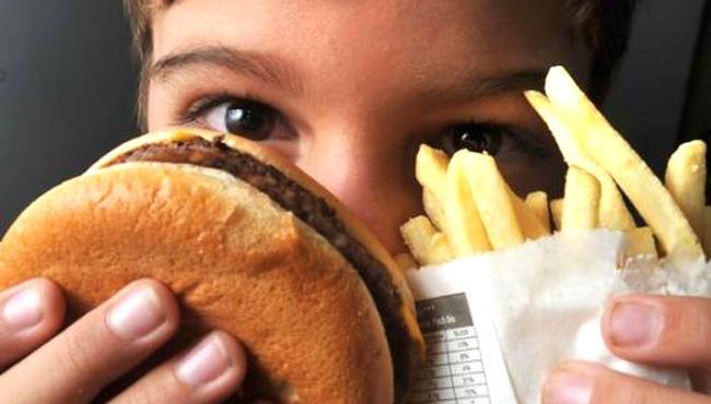 OMS lança guia para enfrentar obesidade em crianças e adolescentes