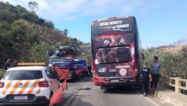 Ônibus de César Menotti e Fabiano sofre acidente e show é adiado no ES