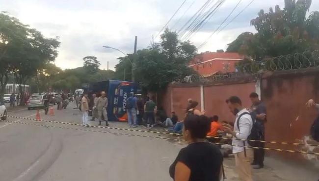 Ônibus tomba e deixa 50 feridos no Rio: “Motorista estava estressado”