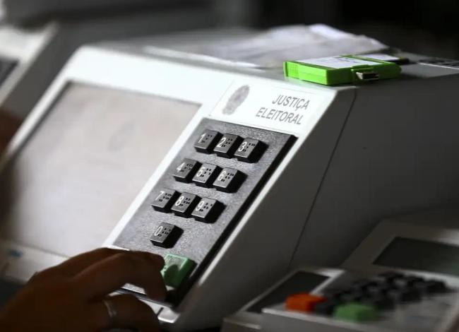 Onze governadores renunciam para disputar eleições de outubro