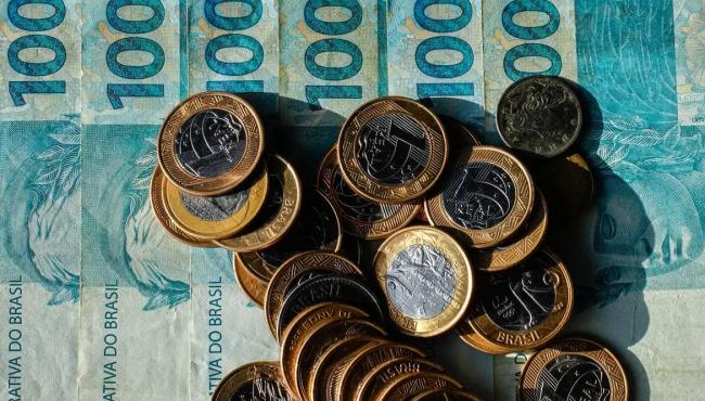 Orçamento de 2027 prevê salário mínimo de R$ 1.741
