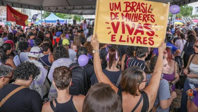 Órfãos de vítimas de feminicídio passam a ter direito a pensão INSS
