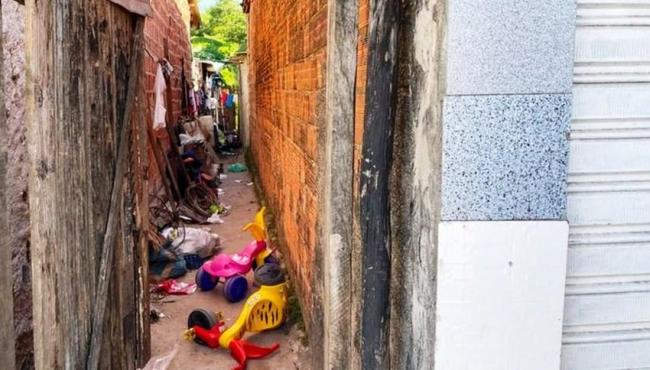 Os brasileiros que sobrevivem com comida de porco e água suja: ‘Um balde para seis tomarem banho’